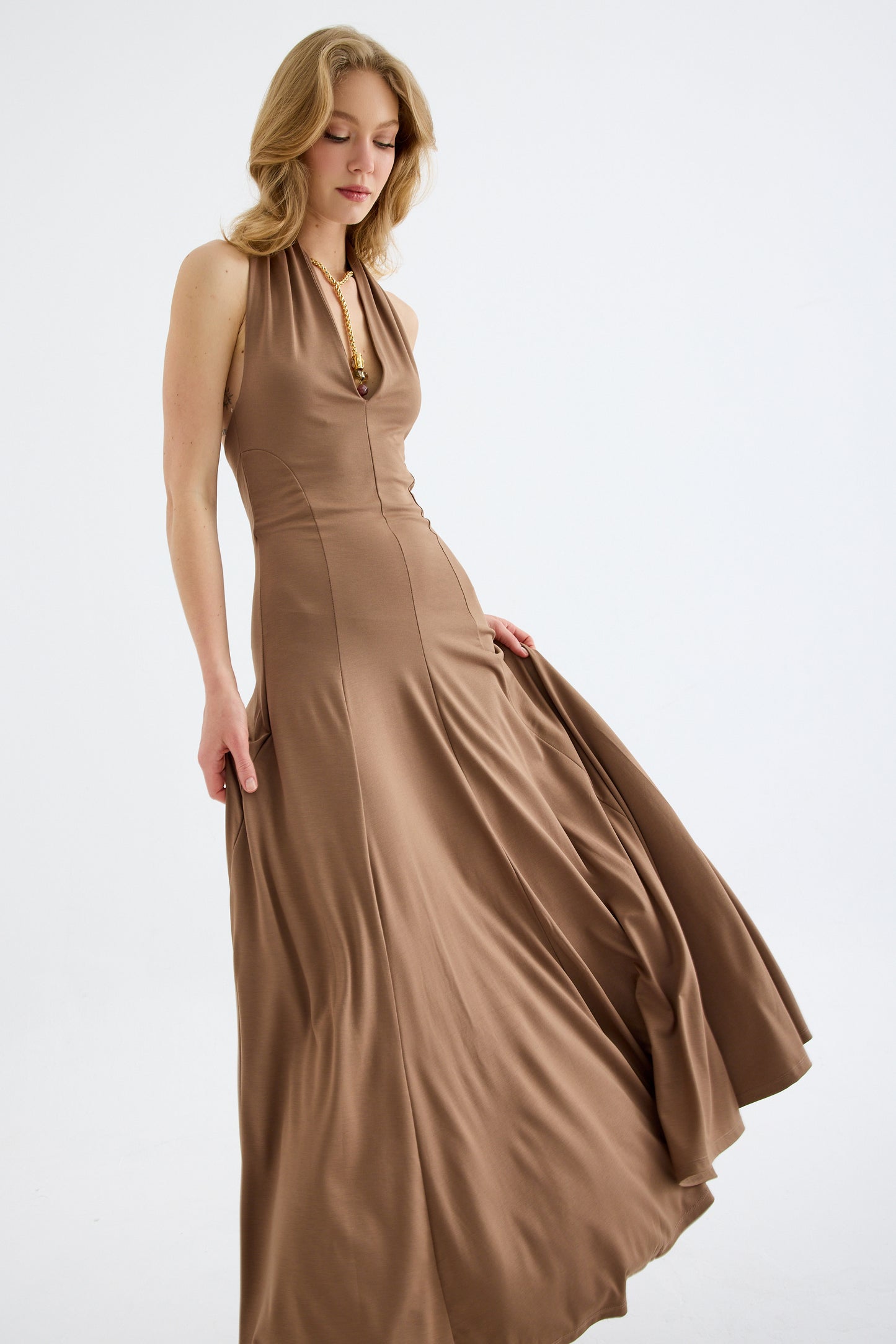 Isolde Viskon Halter Maxi Elbise - Bej