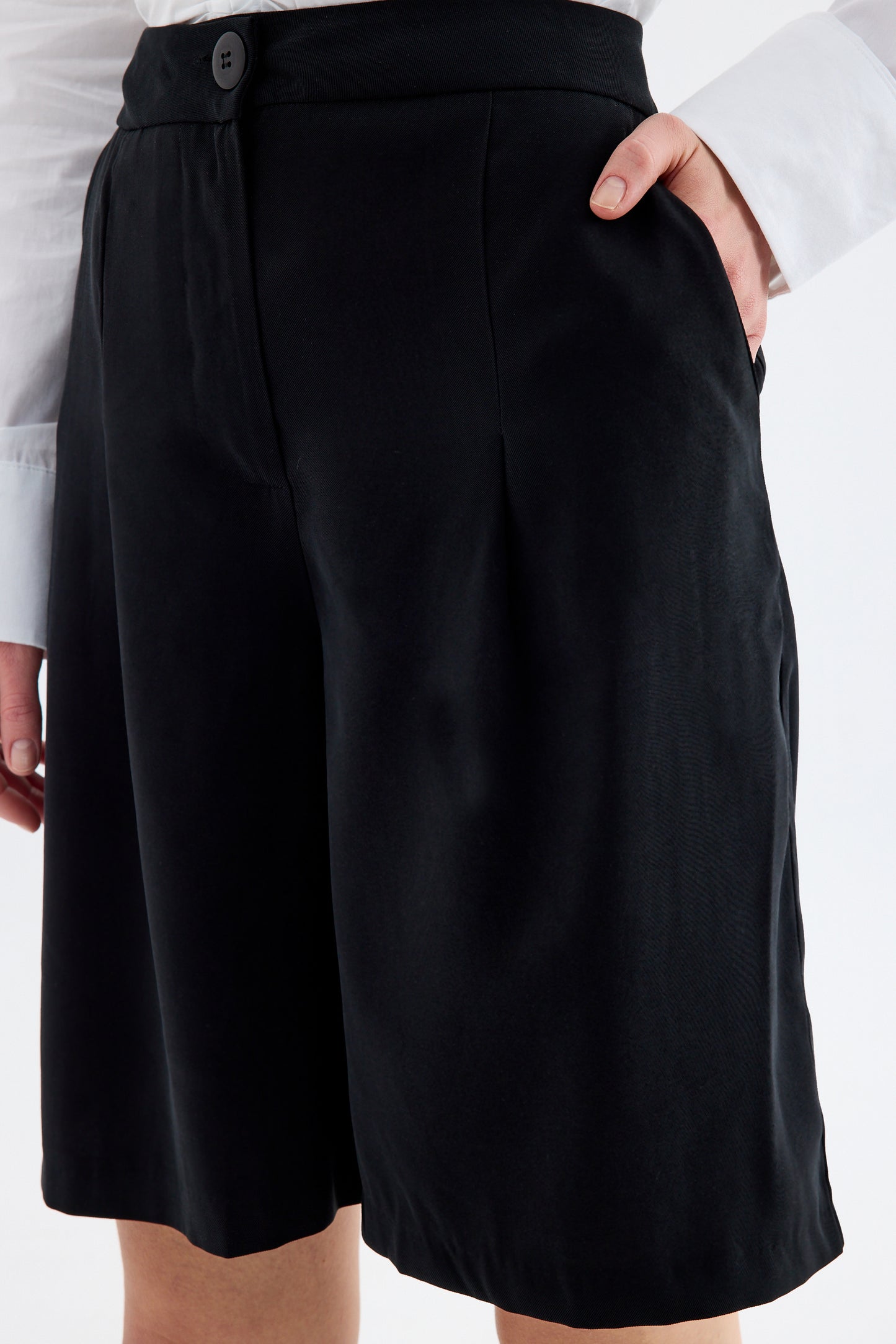 Vera Tencel Bermuda Siyah Şort